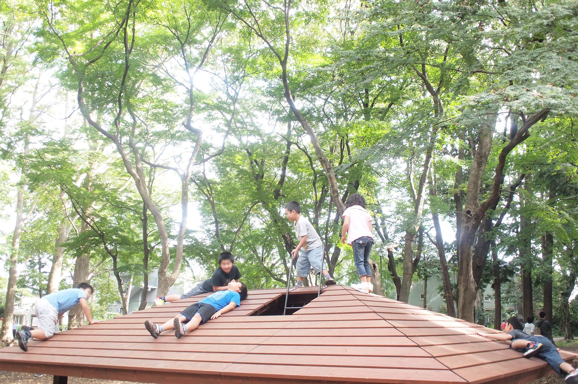 屋根のベンチ